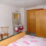 בית הארחה Haus Span מידרס